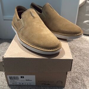 NEW Clarks men’s Forge Free Dark Sand Suede shoes size 10
